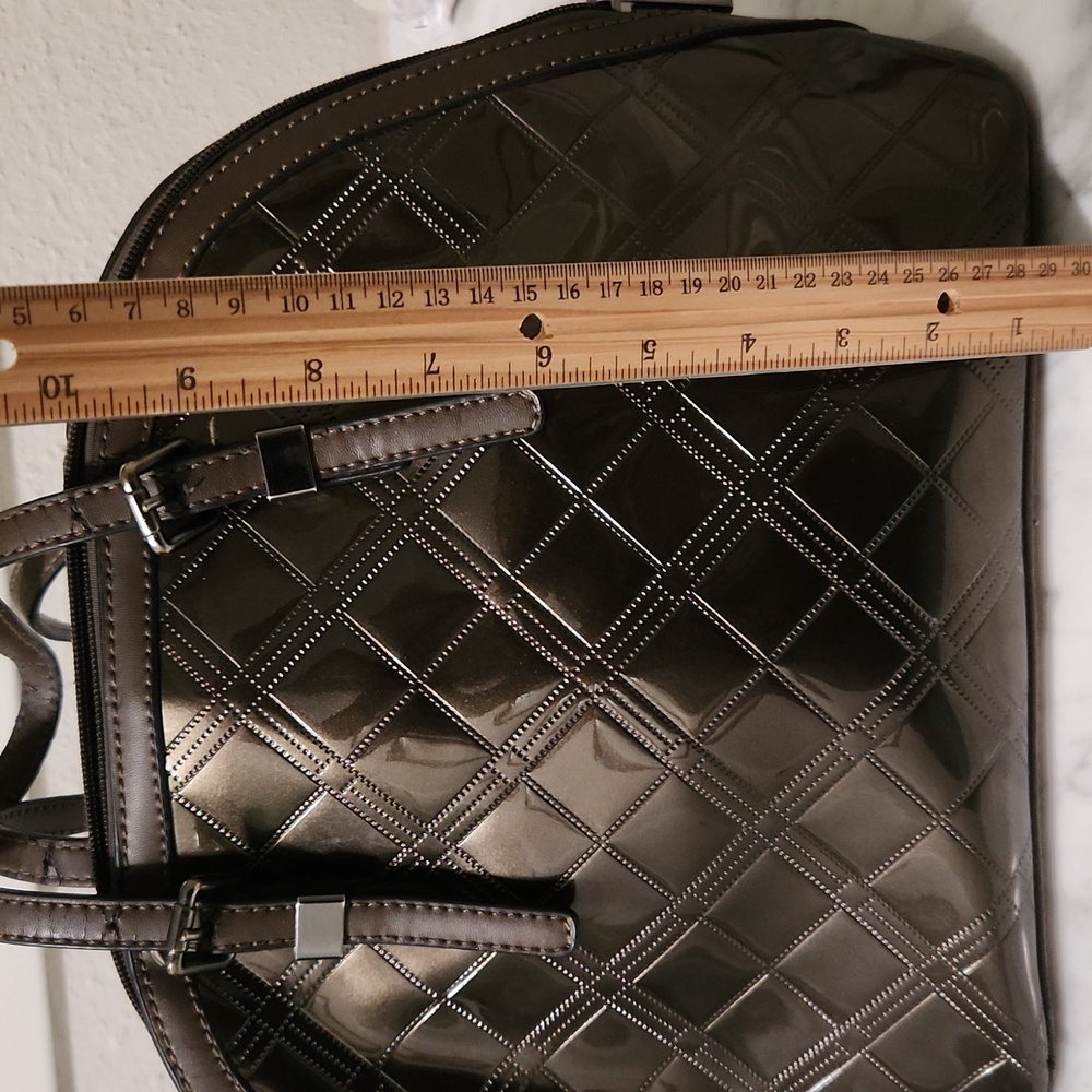 Pretty brown vinyl purse in very good condition by David Jones. - Picture 8 of 9